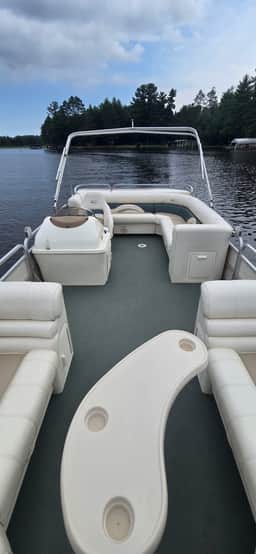 22 foot Sylvan 50 HP 