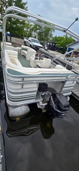 22 foot Sylvan 50 HP 
