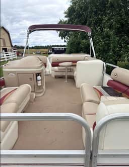 22 foot Versailles Princecraft - Image 3