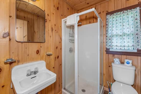 Thunderbay Cabin 6