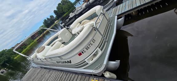 22 foot Sylvan 50 HP 