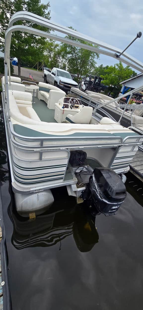 22 foot Sylvan 50 HP 