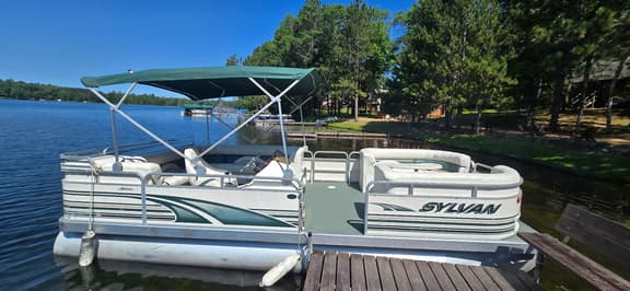 22 foot Sylvan 50 HP 